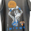 画像2: 90s USA製 NEW YORK KNICKS BUGS BUNNY TEE SHIRT (2)