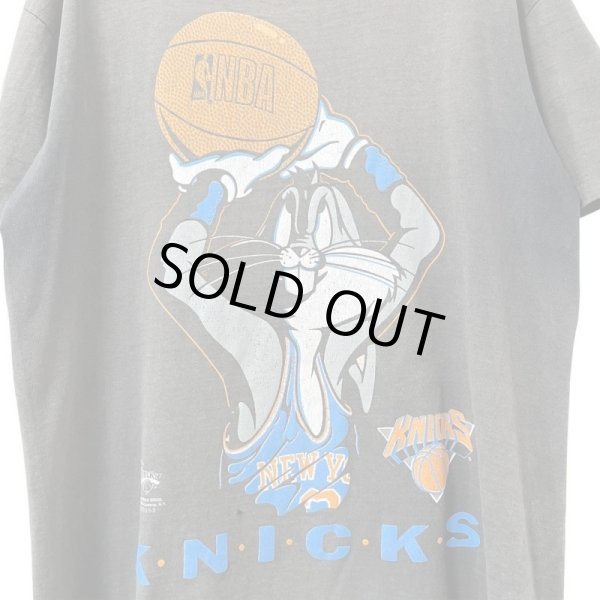 画像2: 90s USA製 NEW YORK KNICKS BUGS BUNNY TEE SHIRT (2)